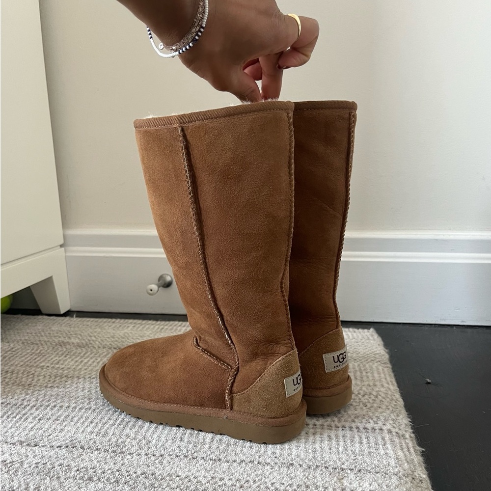 UGG CLASSIC TALL II YOUTH BOOTS SIZE US 2/UK 1